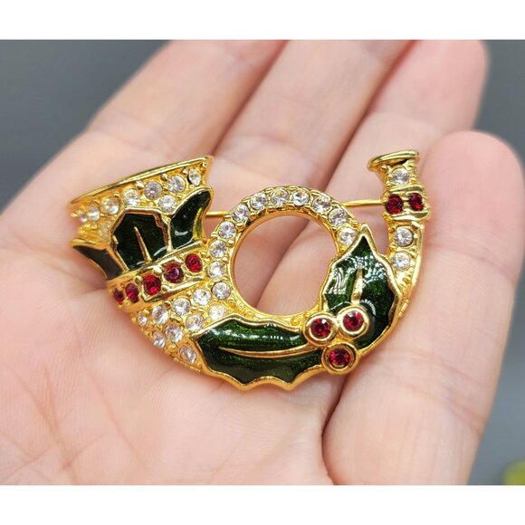 Monet Signed Gold Tone Christmas Horn Green Enamel Red Rhinestone Pin Brooch BR1 - Picture 2 of 6